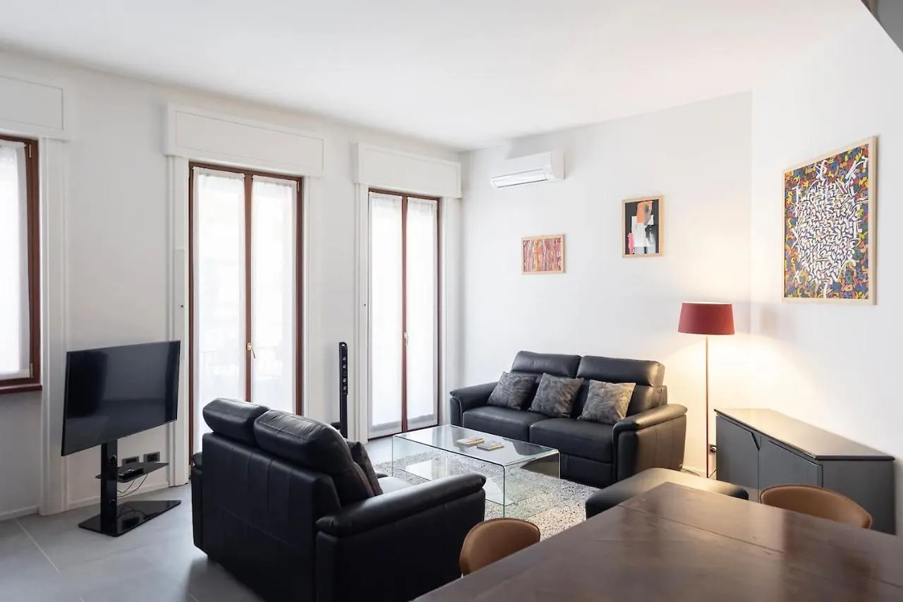 Apartment Close To Duomo Milão