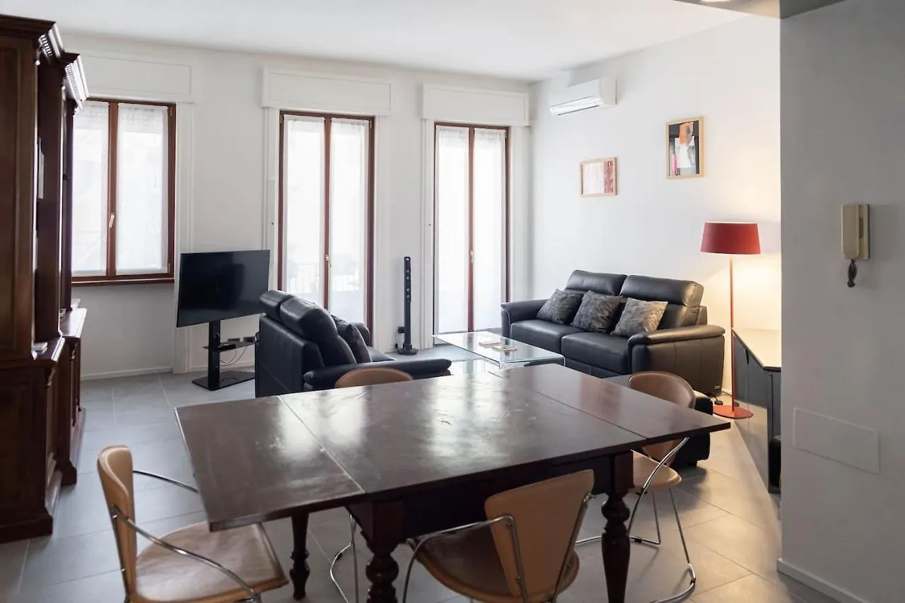Apartment Close To Duomo Milão